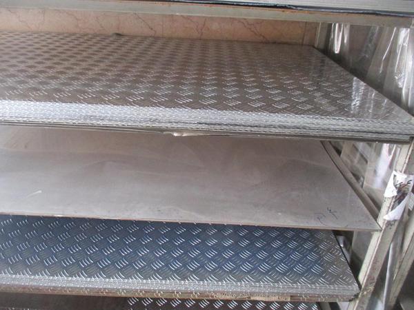 عرضه انواع ورق آلومینیوم آجدار صادراتی