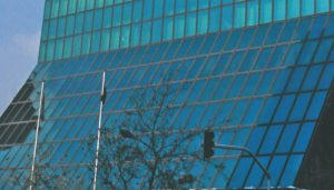 نصب پرده در سه لاین 30 عددی (عرض 30 متر) در نظر گرفت  که هر کدام از لاین ها با هم یک سیستم کنترل دارند