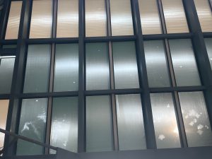 مجری نماهای شیشه