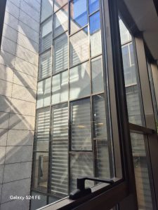 شرکت فنی و مهندسی Valid Aluminum؛ پیشرو در طراحی و اجرای نمای شیشه‌ای مدرن و کرتین وال