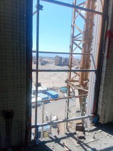 اهمیت تأمین تخصصی پروفیل و یراق‌آلات نمای کرتین وال در پروژه‌های بزرگ