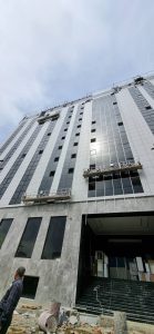 اجرای نمای ترمال بریک بهتره یا کرتین وال؟ راهنمای انتخاب هوشمند