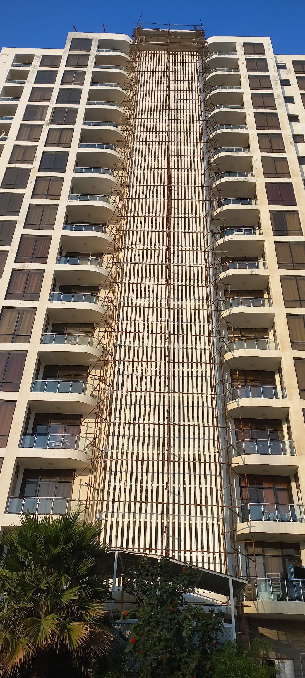 نکات کلیدی در طراحی و اجرای نمای شیشه‌ای مدرن