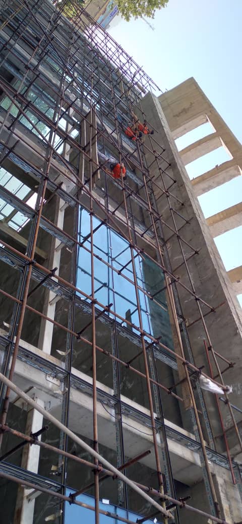 مقایسه کامل نمای آلومینیومی با سایر نماهای مدرن ساختمانی