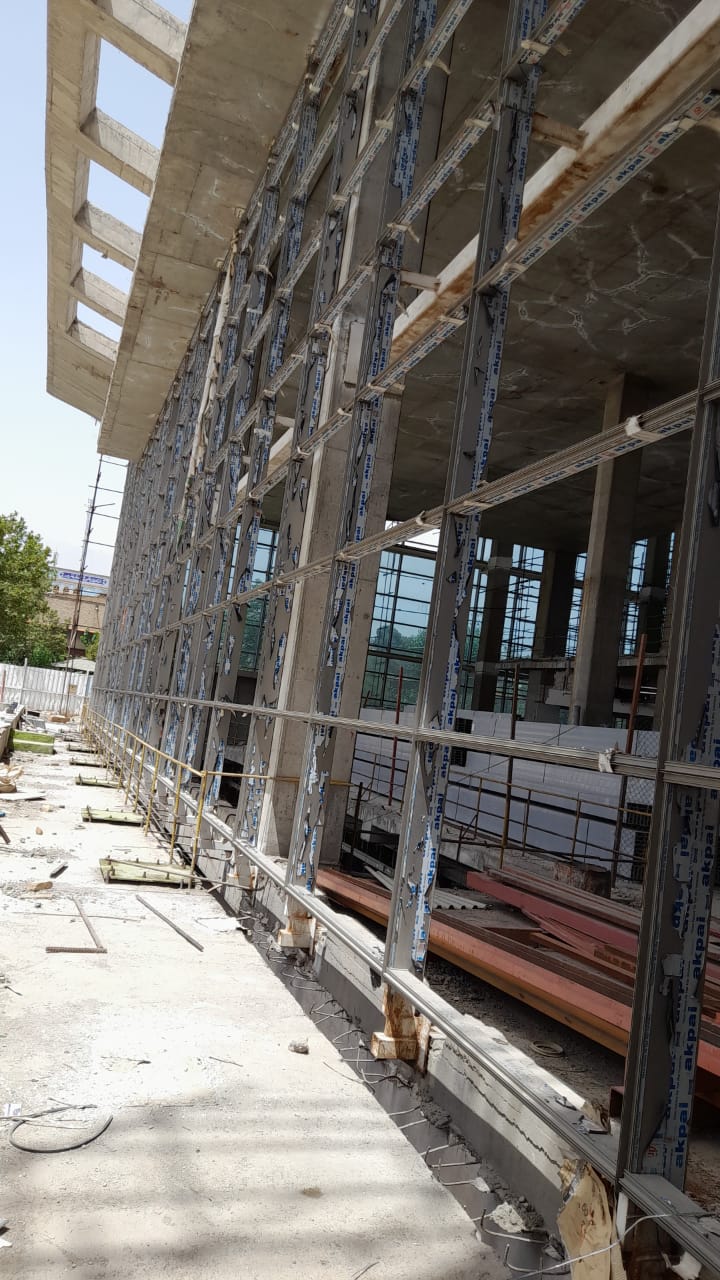 مجری تخصصی نمای شیشه‌ای کرتین‌وال در ایران | طراحی، تولید و اجرا