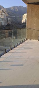 اجرای تخصصی هندریل شیشه‌ای با امنیت بالا