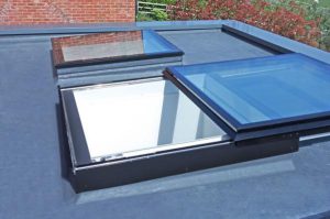 سقف متحرک شیشه‌ای مخصوص استخر