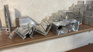 بررسی مزایای فریم لس بازشو در نما