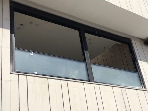 طراحی سقف متحرک شیشه‌ای هوشمند برقی